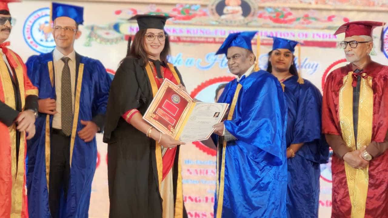 ಹಿರಿಯ ನಟಿ, ಮಂಡ್ಯ ಸಂಸದೆ ಸುಮಲತಾರಿಗೆ ಗೌರವ ಡಾಕ್ಟರೇಟ್ ಹಿರಿಯ ನಟಿ, ಮಂಡ್ಯ ಸಂಸದೆ ಸುಮಲತಾರಿಗೆ ಗೌರವ ಡಾಕ್ಟರೇಟ್