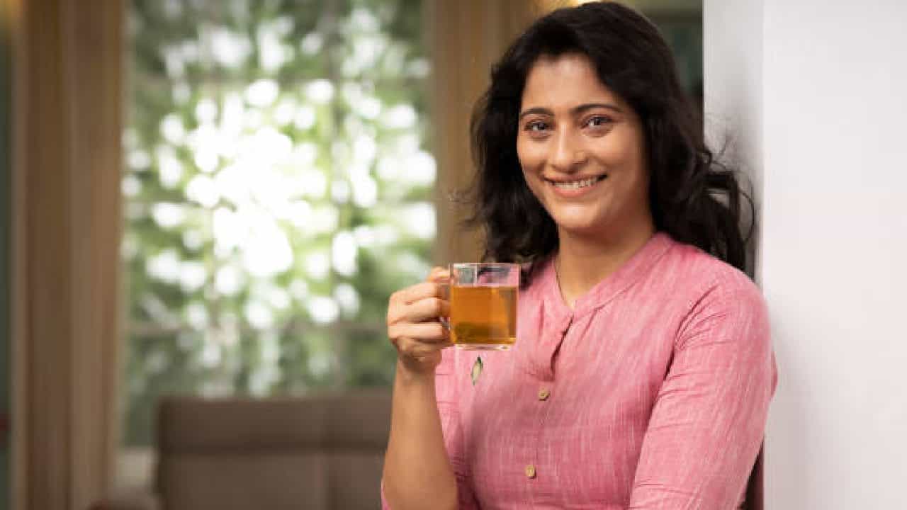ತೂಕ ಇಳಿಸಿಕೊಳ್ಳಲು ಪ್ರತಿ ಸಲ ಊಟವಾದ ಮೇಲೂ ಗ್ರೀನ್ ಟೀ ಕುಡಿಯಬೇಕಾ? ತೂಕ ಇಳಿಸಿಕೊಳ್ಳಲು ಪ್ರತಿ ಸಲ ಊಟವಾದ ಮೇಲೂ ಗ್ರೀನ್ ಟೀ ಕುಡಿಯಬೇಕಾ?