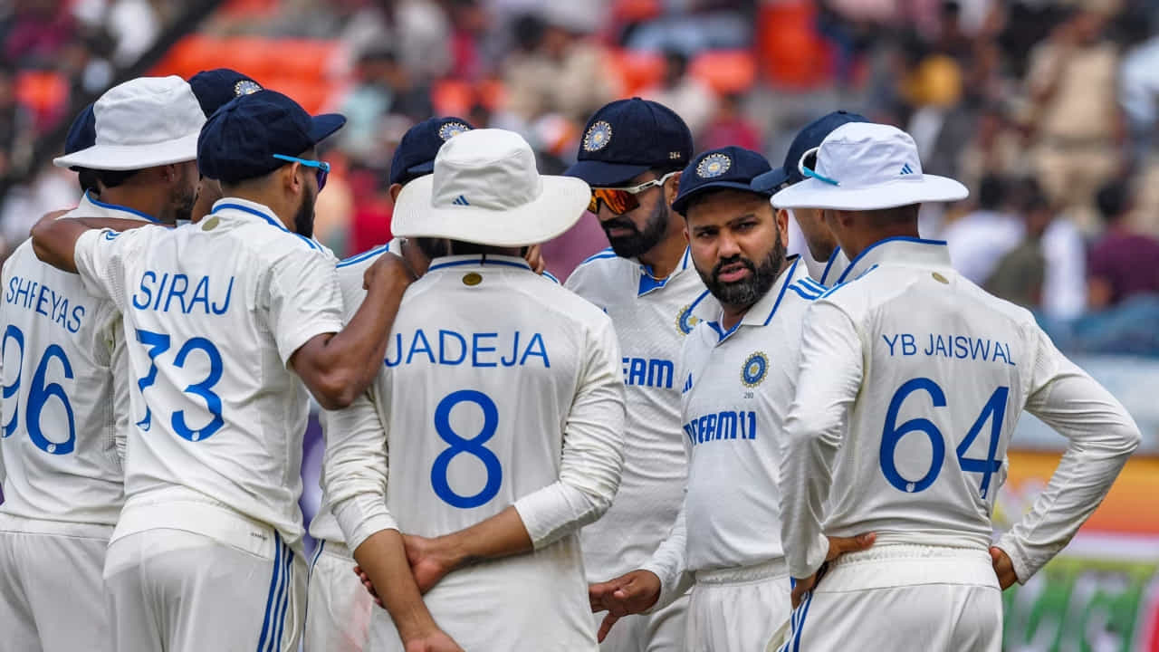 IND vs ENG: ಹೈದರಾಬಾದ್ನಲ್ಲಿ ಭಾರತ ಎಡವಿದ್ದೆಲ್ಲಿ? ಸೋಲಿನ ಕಥೆ ಹೇಳುತ್ತಿವೆ ತಂಡ ಮಾಡಿದ ಈ 4 ತಪ್ಪುಗಳು IND vs ENG: ಹೈದರಾಬಾದ್ನಲ್ಲಿ ಭಾರತ ಎಡವಿದ್ದೆಲ್ಲಿ? ಸೋಲಿನ ಕಥೆ ಹೇಳುತ್ತಿವೆ ತಂಡ ಮಾಡಿದ ಈ 4 ತಪ್ಪುಗಳು