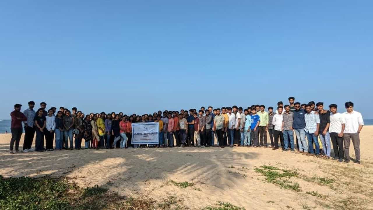 ಎಸ್ಎಫ್ಡಿ ವತಿಯಿಂದ ಬೀಚ್ ಶುಚೀಕರಣ ಅಭಿಯಾನ: ಪಣಂಬೂರು ಬೀಚ್ ಸ್ವಚ್ಛತೆಗೆ ಶ್ರಮಿಸಿದ ವಿದ್ಯಾರ್ಥಿ ಸಮೂಹ ಎಸ್ಎಫ್ಡಿ ವತಿಯಿಂದ ಬೀಚ್ ಶುಚೀಕರಣ ಅಭಿಯಾನ: ಪಣಂಬೂರು ಬೀಚ್ ಸ್ವಚ್ಛತೆಗೆ ಶ್ರಮಿಸಿದ ವಿದ್ಯಾರ್ಥಿ ಸಮೂಹ