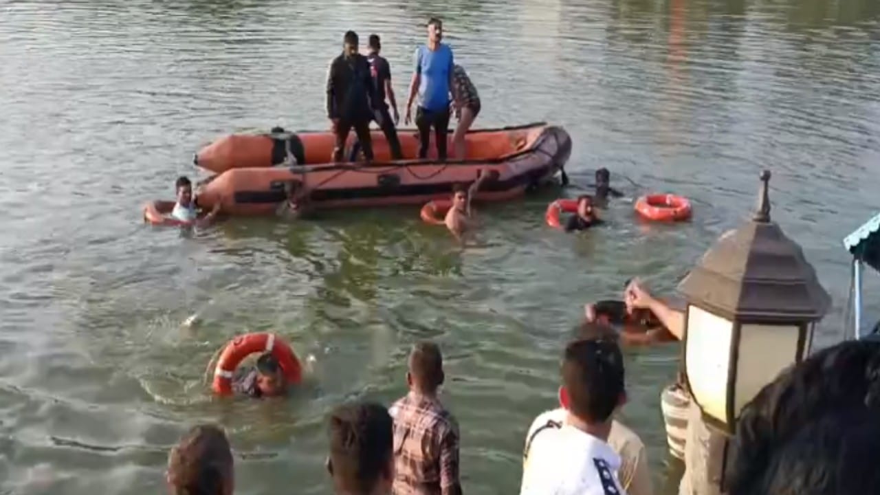 ಗುಜರಾತ್ನ ವಡೋದರಾದಲ್ಲಿ ದೋಣಿ ಮುಳುಗಿ ವಿದ್ಯಾರ್ಥಿಗಳು ಸಾವು; ಸಾವಿನ ಸಂಖ್ಯೆ16ಕ್ಕೆ ಏರಿಕೆ ಗುಜರಾತ್ನ ವಡೋದರಾದಲ್ಲಿ ದೋಣಿ ಮುಳುಗಿ ವಿದ್ಯಾರ್ಥಿಗಳು ಸಾವು; ಸಾವಿನ ಸಂಖ್ಯೆ16ಕ್ಕೆ ಏರಿಕೆ