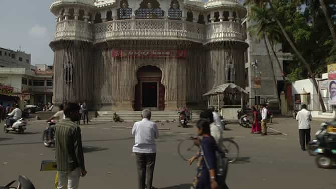 ಮುಸ್ಲಿಮರಿಗೆ ವ್ಯಾಪಾರಕ್ಕೆ ಅವಕಾಶವಿಲ್ಲ ಎಂದು ಹಾಕಲಾಗಿದ್ದ ಬ್ಯಾನರ್ ತೆರವು