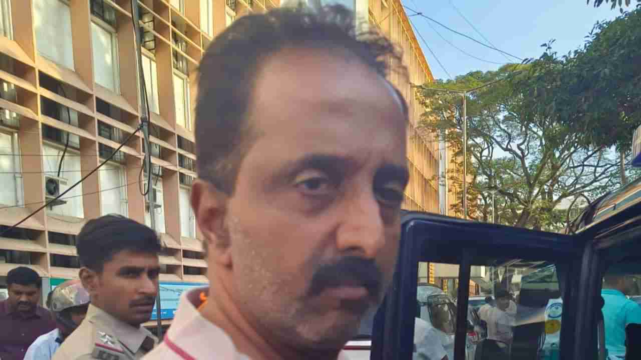 ಸಿಎಂ ಕಾರ್ಯದರ್ಶಿಯ ಪಿಎ ಎಂದು ಮಹಿಳಾ ಅಧಿಕಾರಿಗಳ ಮಾಹಿತಿ ಕಲೆ ಹಾಕುತ್ತಿದ್ದ ವ್ಯಕ್ತಿ ಅರೆಸ್ಟ್