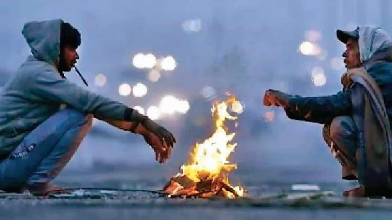 Karnataka Weather: ಕರ್ನಾಟಕದ ಬಹುತೇಕ ಕಡೆ ಮಂಜು ಮುಸುಕಿದ ವಾತಾವರಣ, ಚಳಿ Karnataka Weather: ಕರ್ನಾಟಕದ ಬಹುತೇಕ ಕಡೆ ಮಂಜು ಮುಸುಕಿದ ವಾತಾವರಣ, ಚಳಿ