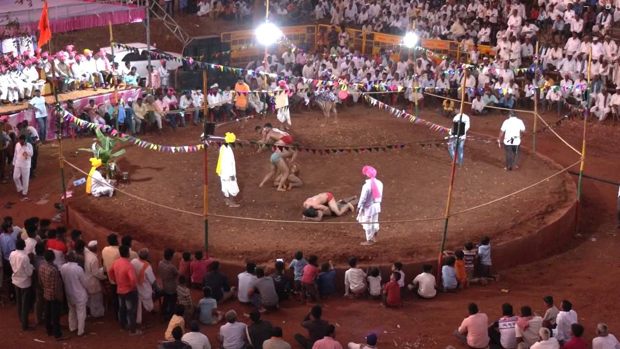 ತುಳಸಿಗೇರಿಯಲ್ಲಿ ರಾಷ್ಟ್ರಮಟ್ಟದ ಕುಸ್ತಿ ಸ್ಪರ್ಧೆ ಆಯೋಜನೆ ಮಾಡಲಾಗಿದೆ. ಕರ್ನಾಟಕ, ಮಹಾರಾಷ್ಟ್ರ, ಆಂದ್ರ, ತಮಿಳುನಾಡು ಮೂಲದಿಂದಲೂ ಕುಸ್ತಿ ಆಡುವುದಕ್ಕೆ ಮಲ್ಲರು ಆಗಮಿಸಿದ್ದರು. ಮಣ್ಣಿನ ಅಖಾಡದಲ್ಲಿ ಜಟ್ಟಿಗಳು ತೊಡೆ ತಟ್ಟಿ ಸೆಣಸಾಟ ನಡೆಸುತ್ತಿರುವುದು ನೋಡುಗರನ್ನು ರೋಮಾಂಚನಗೊಳಿಸಿತು.