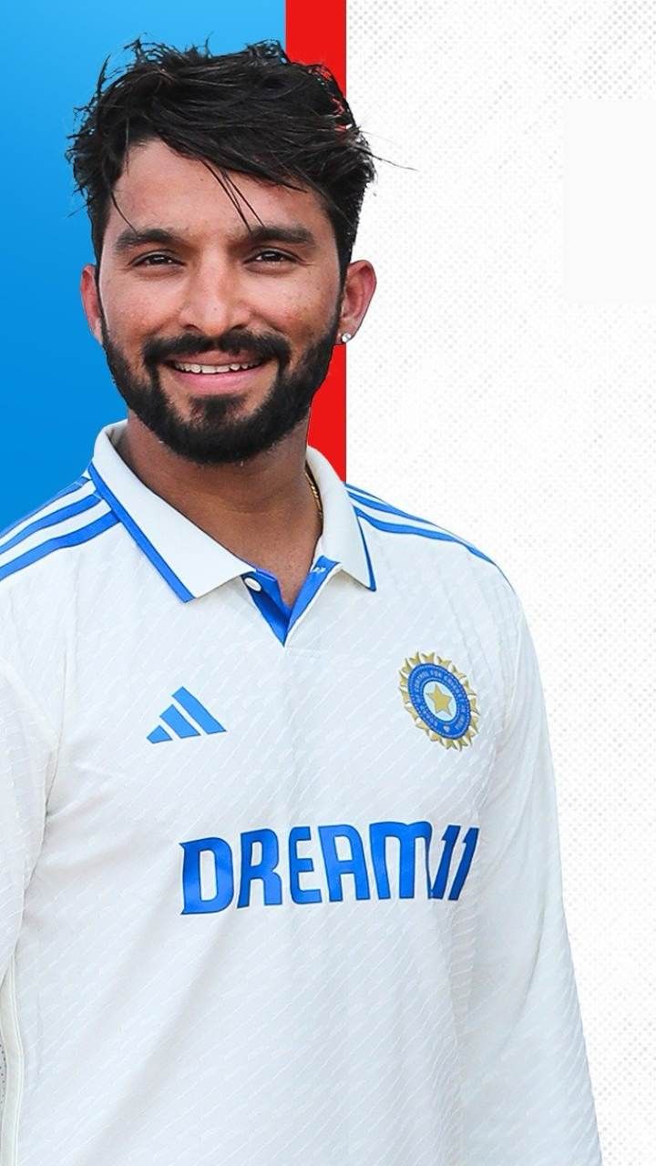 ರಾಹುಲ್ ಮತ್ತು ಜಡೇಜಾ ಗಾಯಗೊಂಡಿರುವ ಕಾರಣ 2 ಬದಲಾವಣೆ ಮಾಡಲಾಗಿದೆ. ಇದರಲ್ಲಿ ರಜತ್ ಪಟಿದಾರ್ ಚೊಚ್ಚಲ ಅವಕಾಶ ಪಡೆದಿದ್ದಾರೆ.