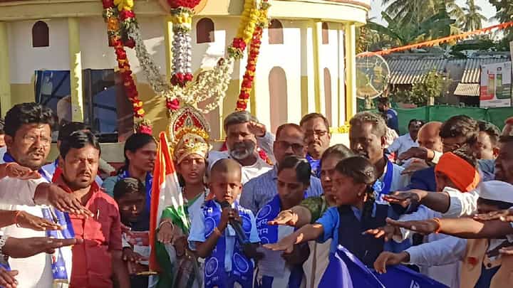 ತಪ್ಪಿಲ್ಲದೆ ಸಂವಿಧಾನ ಪೀಠಿಕೆ ಬೋಧಿಸಿದ 4 ವರ್ಷದ ಬಾಲಕ, ಎಲ್ಲೆಡೆ ಭಾರೀ ಮೆಚ್ಚುಗೆ ತಪ್ಪಿಲ್ಲದೆ ಸಂವಿಧಾನ ಪೀಠಿಕೆ ಬೋಧಿಸಿದ 4 ವರ್ಷದ ಬಾಲಕ, ಎಲ್ಲೆಡೆ ಭಾರೀ ಮೆಚ್ಚುಗೆ
