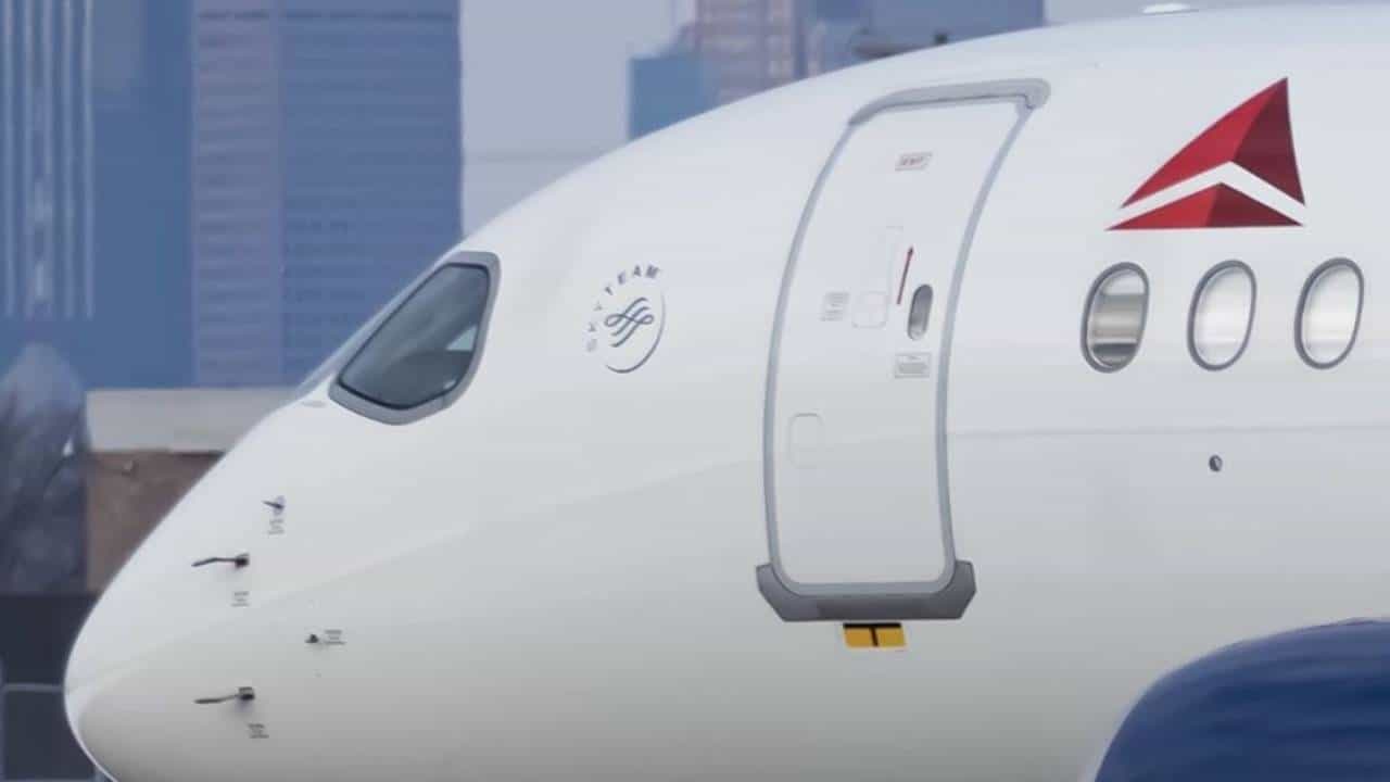 Airbus Contract: ಏರ್ಬಸ್ನ ಎ220 ವಿಮಾನಗಳಿಗೆ ಬಾಗಿಲು ತಯಾರಿಕೆಯ ಗುತ್ತಿಗೆ ಪಡೆದ ಬೆಂಗಳೂರಿನ ಕಂಪನಿ Airbus Contract: ಏರ್ಬಸ್ನ ಎ220 ವಿಮಾನಗಳಿಗೆ ಬಾಗಿಲು ತಯಾರಿಕೆಯ ಗುತ್ತಿಗೆ ಪಡೆದ ಬೆಂಗಳೂರಿನ ಕಂಪನಿ