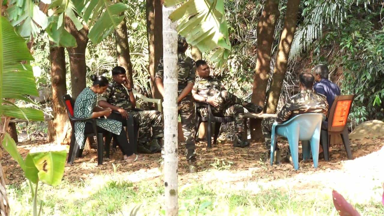 ಉಡುಪಿ: ಮಂಕಿ ಕ್ಯಾಪ್ ಹಾಕಿಕೊಂಡು, ಕೋವಿ ಹಿಡಿದು ಬಂದಿದ್ದರು ಸರ್, ನಕ್ಸಲರ ಚಲನವಲನ ಕಂಡ ಗ್ರಾಮಸ್ಥ ಉಡುಪಿ: ಮಂಕಿ ಕ್ಯಾಪ್ ಹಾಕಿಕೊಂಡು, ಕೋವಿ ಹಿಡಿದು ಬಂದಿದ್ದರು ಸರ್, ನಕ್ಸಲರ ಚಲನವಲನ ಕಂಡ ಗ್ರಾಮಸ್ಥ