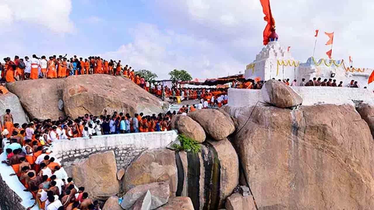 ಕೊಪ್ಪಳ ಜಿಲ್ಲೆಯ ಜನರಿಗೆ ಸಿಹಿ-ಕಹಿ ಬಜೆಟ್: ಅಂಜನಾದ್ರಿಗೆ 100 ಕೋಟಿ, ಆರ್ಥಿಕ ಸಲಹೆಗಾರನ ಕ್ಷೇತ್ರಕ್ಕೆ ಭರ್ಜರಿ ಅನುದಾನ ಕೊಪ್ಪಳ ಜಿಲ್ಲೆಯ ಜನರಿಗೆ ಸಿಹಿ-ಕಹಿ ಬಜೆಟ್: ಅಂಜನಾದ್ರಿಗೆ 100 ಕೋಟಿ, ಆರ್ಥಿಕ ಸಲಹೆಗಾರನ ಕ್ಷೇತ್ರಕ್ಕೆ ಭರ್ಜರಿ ಅನುದಾನ