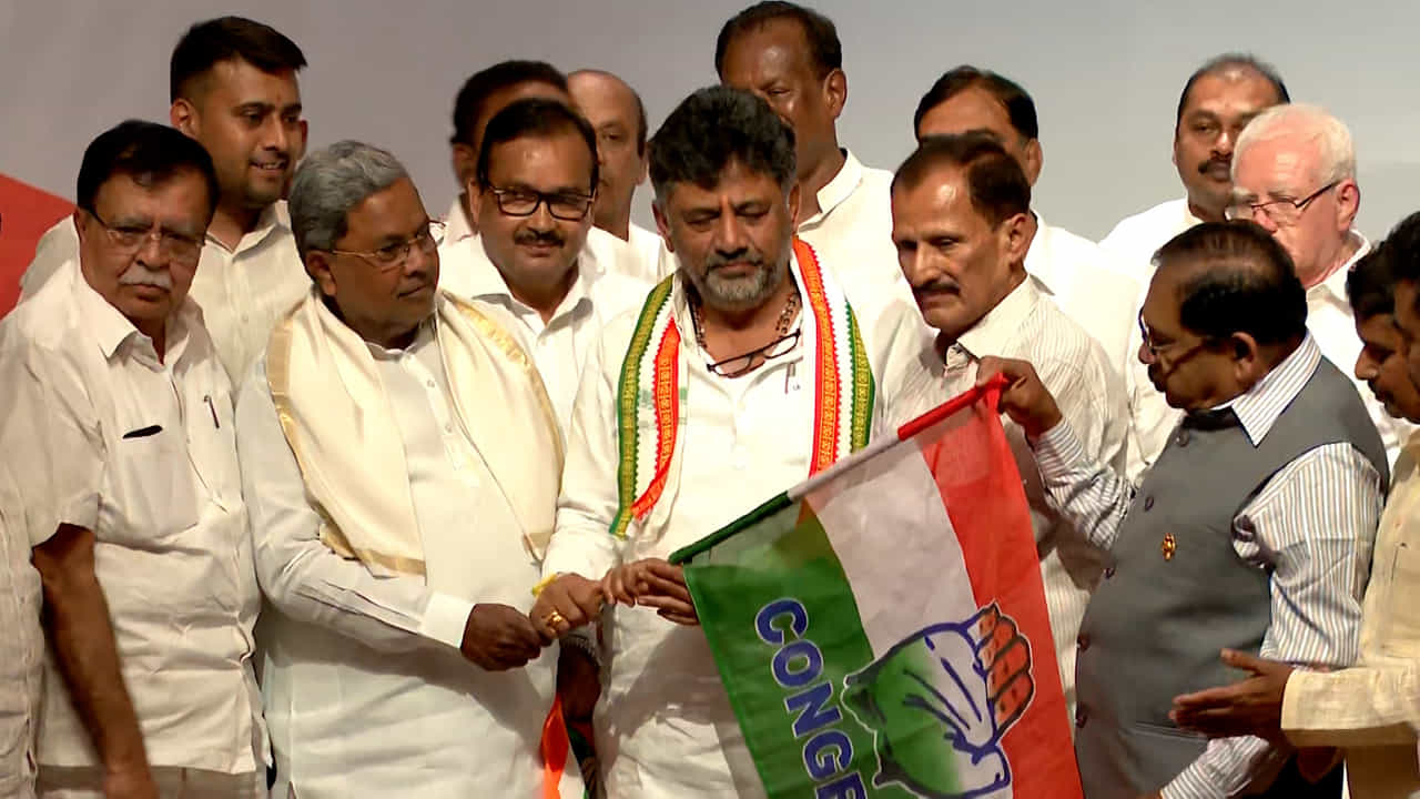 ಮುದ್ದಹನುಮೇಗೌಡ ವಾಪಸ್ ಕಾಂಗ್ರೆಸ್ ಸೇರ್ಪಡೆ: ತುಮಕೂರು ಬಣ ರಾಜಕೀಯ ಬಯಲಿಗೆ ಮುದ್ದಹನುಮೇಗೌಡ ವಾಪಸ್ ಕಾಂಗ್ರೆಸ್ ಸೇರ್ಪಡೆ: ತುಮಕೂರು ಬಣ ರಾಜಕೀಯ ಬಯಲಿಗೆ