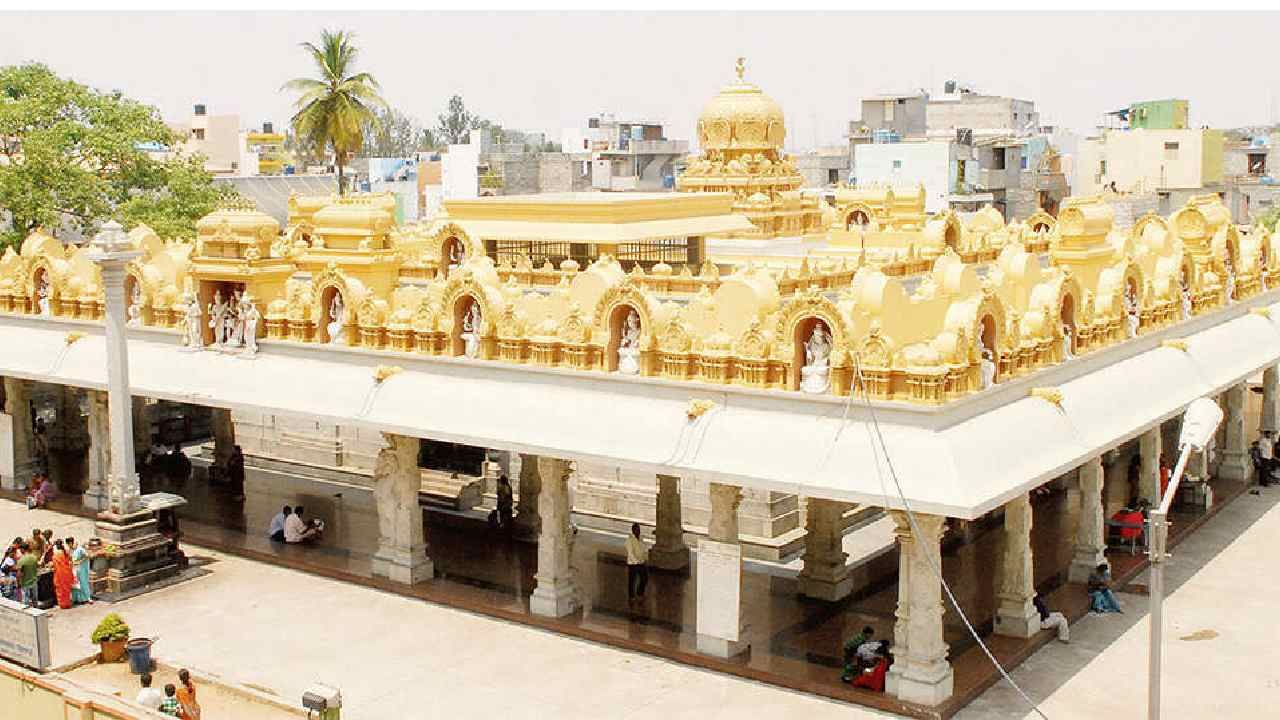 ಬೆಂಗಳೂರಿನ ಬನಶಂಕರಿ ದೇವಸ್ಥಾನಕ್ಕೆ ಕಳೆದ ವರ್ಷ 5.95 ಕೋಟಿ ರೂಪಾಯಿ ಆದಾಯ ಸಂಗ್ರಹವಾಗಿದ್ದರೆ, ಈ ವರ್ಷ ಡಬ್ಬಲ್ ಅಂದರೆ 10.58 ಕೋಟಿ ರೂಪಾಯಿ ಆದಾಯ ಸಂಗ್ರಹವಾಗಿದೆ.