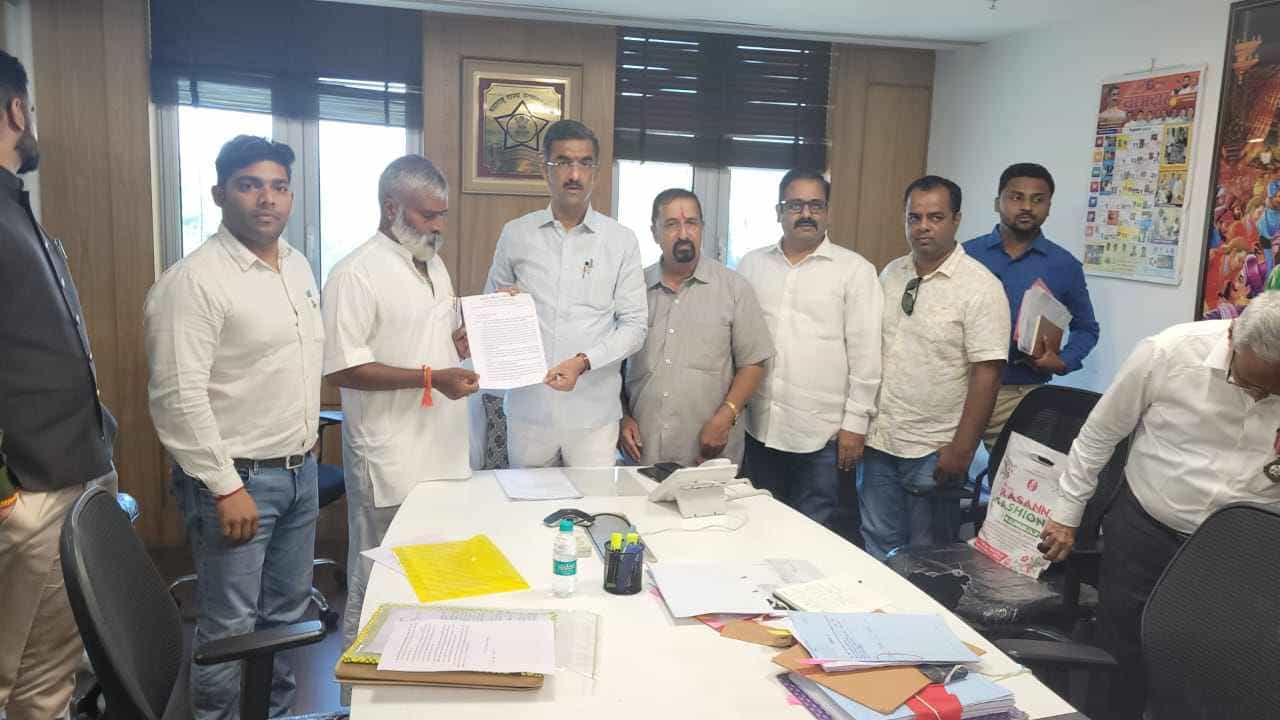 ಮತ್ತೆ ನಾಡದ್ರೋಹಿ ಕೆಲಸಕ್ಕೆ ಕೈ ಹಾಕಿದ ಎಂಇಎಸ್; ಏಳು ಬೇಡಿಕೆಗಳ ಈಡೇರಿಸುವಂತೆ ಮಹಾರಾಷ್ಟ್ರ ಸಚಿವರಿಗೆ ಮನವಿ ಮತ್ತೆ ನಾಡದ್ರೋಹಿ ಕೆಲಸಕ್ಕೆ ಕೈ ಹಾಕಿದ ಎಂಇಎಸ್; ಏಳು ಬೇಡಿಕೆಗಳ ಈಡೇರಿಸುವಂತೆ ಮಹಾರಾಷ್ಟ್ರ ಸಚಿವರಿಗೆ ಮನವಿ