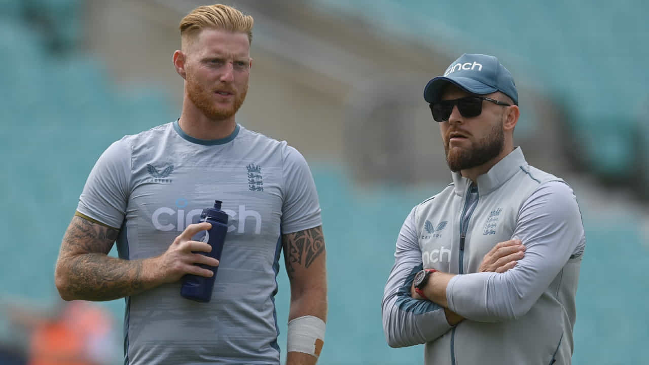 IND vs ENG: ‘ಭಾರತವನ್ನು ನೋಡಿ ಕಲಿಯಿರಿ’; ಇಂಗ್ಲೆಂಡ್ನ ಭಾಝ್ ಬಾಲ್ ಕ್ರಿಕೆಟ್ಗೆ ಮಾಜಿ ನಾಯಕರಿಂದಲೇ ಅಪಸ್ವರ..! IND vs ENG: ‘ಭಾರತವನ್ನು ನೋಡಿ ಕಲಿಯಿರಿ’; ಇಂಗ್ಲೆಂಡ್ನ ಭಾಝ್ ಬಾಲ್ ಕ್ರಿಕೆಟ್ಗೆ ಮಾಜಿ ನಾಯಕರಿಂದಲೇ ಅಪಸ್ವರ..!