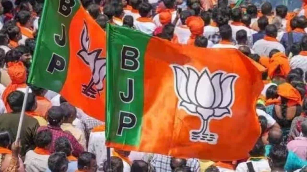 ಚುನಾವಣಾ ಬಾಂಡ್ಗಳ ಮೂಲಕ ಬಿಜೆಪಿಗೆ ಸಂದಾಯವಾದ ಮೊತ್ತ ಬರೋಬ್ಬರಿ 1,300 ಕೋಟಿ ರೂ. ಚುನಾವಣಾ ಬಾಂಡ್ಗಳ ಮೂಲಕ ಬಿಜೆಪಿಗೆ ಸಂದಾಯವಾದ ಮೊತ್ತ ಬರೋಬ್ಬರಿ 1,300 ಕೋಟಿ ರೂ.