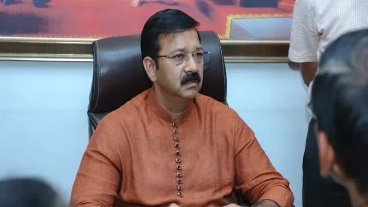 BJP leader Ganpat Gaikwad: ಶಿಂಧೆ ಬಣದ ಮುಖಂಡನ ಮೇಲೆ ಗುಂಡಿನ ದಾಳಿ: ಬಿಜೆಪಿ ಶಾಸಕ ಗಣಪತ್ ಗಾಯಕ್ವಾಡ್ ಬಂಧನ BJP leader Ganpat Gaikwad: ಶಿಂಧೆ ಬಣದ ಮುಖಂಡನ ಮೇಲೆ ಗುಂಡಿನ ದಾಳಿ: ಬಿಜೆಪಿ ಶಾಸಕ ಗಣಪತ್ ಗಾಯಕ್ವಾಡ್ ಬಂಧನ