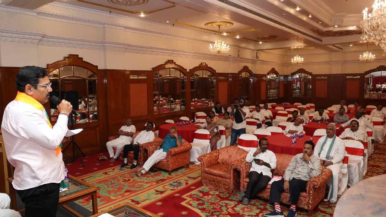 ರಾಜ್ಯಸಭಾ ಚುನಾವಣೆಗೆ ಬಿಜೆಪಿ ಸನ್ನದ್ಧ: ಮತದಾನಕ್ಕೆ ಶಾಸಕರ ಬ್ಯಾಚ್ ರಚನೆ, ಅದಕ್ಕೆ ಓರ್ವ ಲೀಡರ್ ರಾಜ್ಯಸಭಾ ಚುನಾವಣೆಗೆ ಬಿಜೆಪಿ ಸನ್ನದ್ಧ: ಮತದಾನಕ್ಕೆ ಶಾಸಕರ ಬ್ಯಾಚ್ ರಚನೆ, ಅದಕ್ಕೆ ಓರ್ವ ಲೀಡರ್