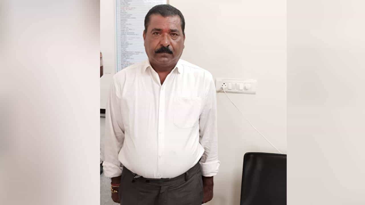 ಎಣ್ಣೆ ಮತ್ತಿನಲ್ಲಿ ಮನೆಗೆ ಎಂಟ್ರಿ ಕೊಟ್ಟ ವ್ಯಕ್ತಿಯಿಂದ ಯುವಕನ ಮೇಲೆ ಗುಂಡಿನ ದಾಳಿ, ನಿವೃತ್ತ ಮಿಲಿಟರಿ ಅಧಿಕಾರಿ ಅರೆಸ್ಟ್ ಎಣ್ಣೆ ಮತ್ತಿನಲ್ಲಿ ಮನೆಗೆ ಎಂಟ್ರಿ ಕೊಟ್ಟ ವ್ಯಕ್ತಿಯಿಂದ ಯುವಕನ ಮೇಲೆ ಗುಂಡಿನ ದಾಳಿ, ನಿವೃತ್ತ ಮಿಲಿಟರಿ ಅಧಿಕಾರಿ ಅರೆಸ್ಟ್