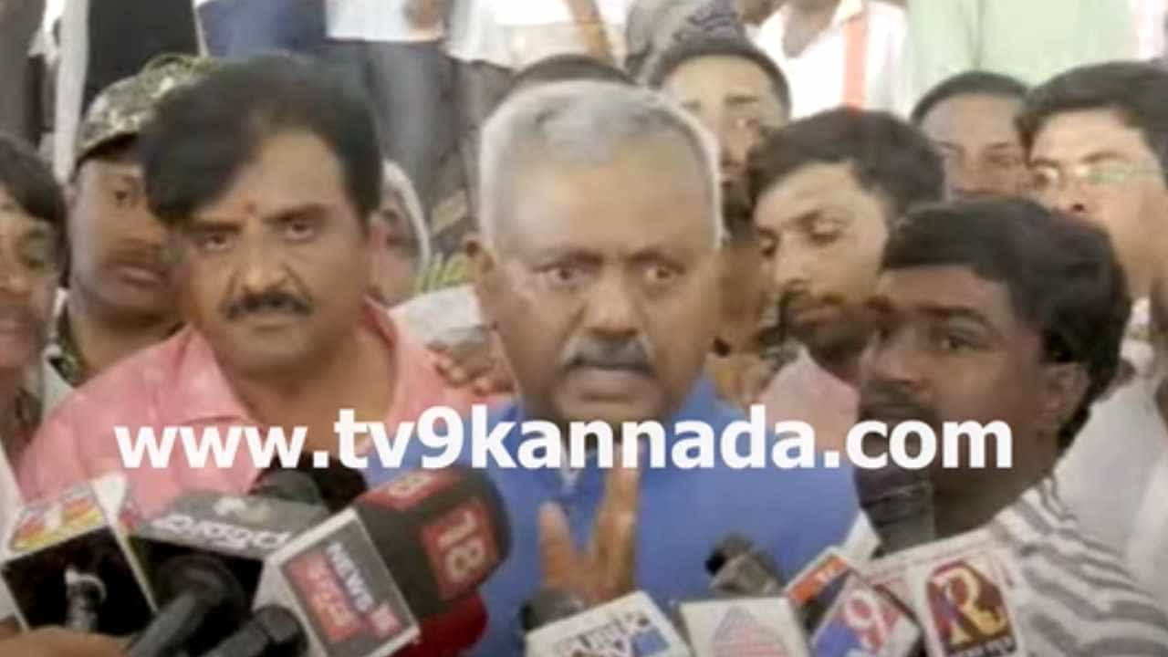 ನನ್ನ ಕ್ಷೇತ್ರದಲ್ಲಿ ಹೆಚ್ಚಿನ ದರಕ್ಕೆ ಟ್ಯಾಂಕರ್ ನೀರು ಮಾರುವಂತಿಲ್ಲ: ಶಾಸಕ ಎಸ್ಟಿ ಸೋಮಶೇಖರ್ ಎಚ್ಚರಿಕೆ ನನ್ನ ಕ್ಷೇತ್ರದಲ್ಲಿ ಹೆಚ್ಚಿನ ದರಕ್ಕೆ ಟ್ಯಾಂಕರ್ ನೀರು ಮಾರುವಂತಿಲ್ಲ: ಶಾಸಕ ಎಸ್ಟಿ ಸೋಮಶೇಖರ್ ಎಚ್ಚರಿಕೆ