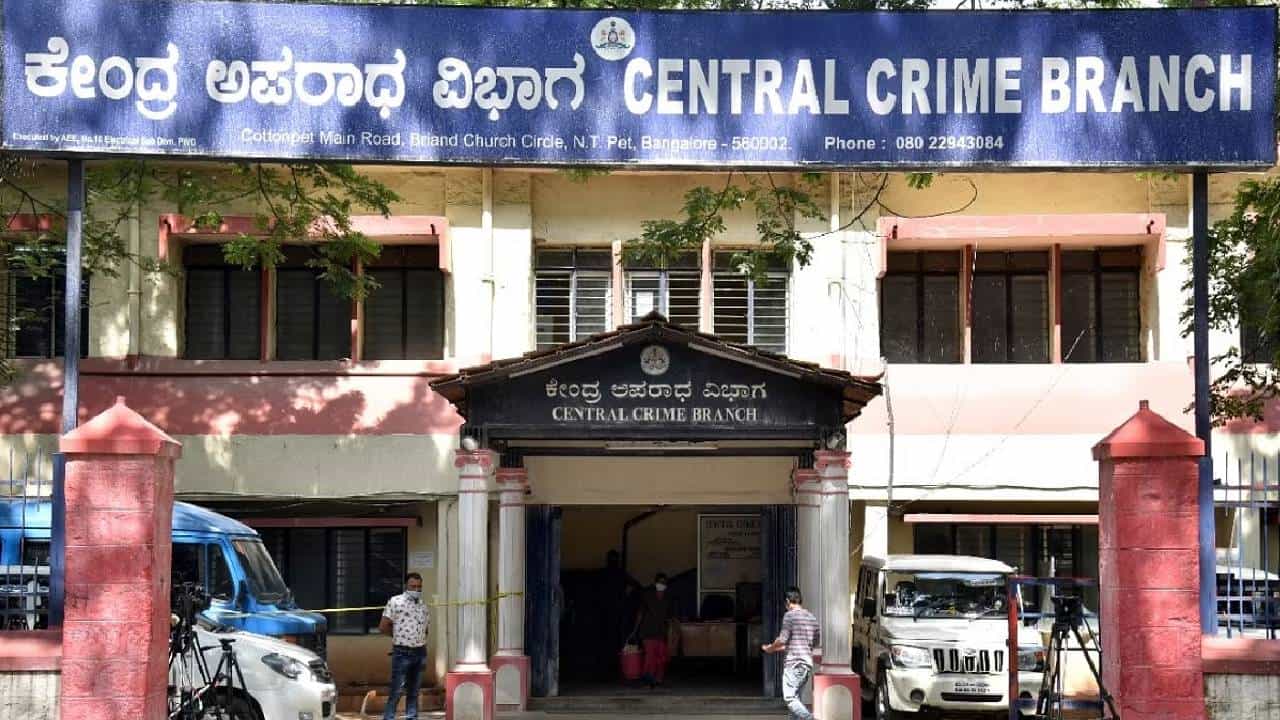 ಸಿಸಿಬಿ ಕಾರ್ಯಾಚರಣೆ: ಬೆಂಗಳೂರಿನಲ್ಲಿ 1.45 ಕೋಟಿ ಮೌಲ್ಯದ ನಿಕೋಟಿನ್ ಜಪ್ತಿ, 9 ಜನರ ಬಂಧನ ಸಿಸಿಬಿ ಕಾರ್ಯಾಚರಣೆ: ಬೆಂಗಳೂರಿನಲ್ಲಿ 1.45 ಕೋಟಿ ಮೌಲ್ಯದ ನಿಕೋಟಿನ್ ಜಪ್ತಿ, 9 ಜನರ ಬಂಧನ