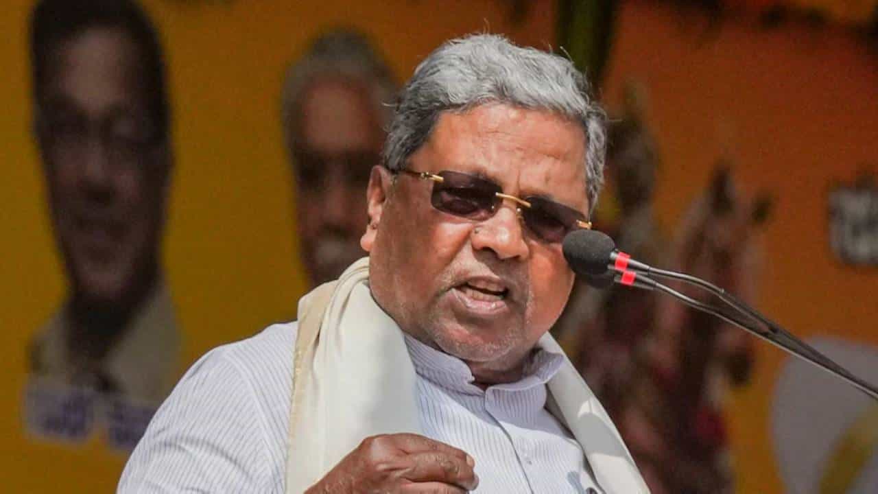 ಬಜೆಟ್ಗೆ ವಿಪಕ್ಷಗಳ ಟೀಕೆ ವಿಚಾರ; ಬಡವರ ವಿರೋಧಿಗಳಿಗೆ ಬಜೆಟ್ ಅರ್ಥ ಆಗಲ್ಲ-ಸಿಎಂ ಸಿದ್ದರಾಮಯ್ಯ ಬಜೆಟ್ಗೆ ವಿಪಕ್ಷಗಳ ಟೀಕೆ ವಿಚಾರ; ಬಡವರ ವಿರೋಧಿಗಳಿಗೆ ಬಜೆಟ್ ಅರ್ಥ ಆಗಲ್ಲ-ಸಿಎಂ ಸಿದ್ದರಾಮಯ್ಯ