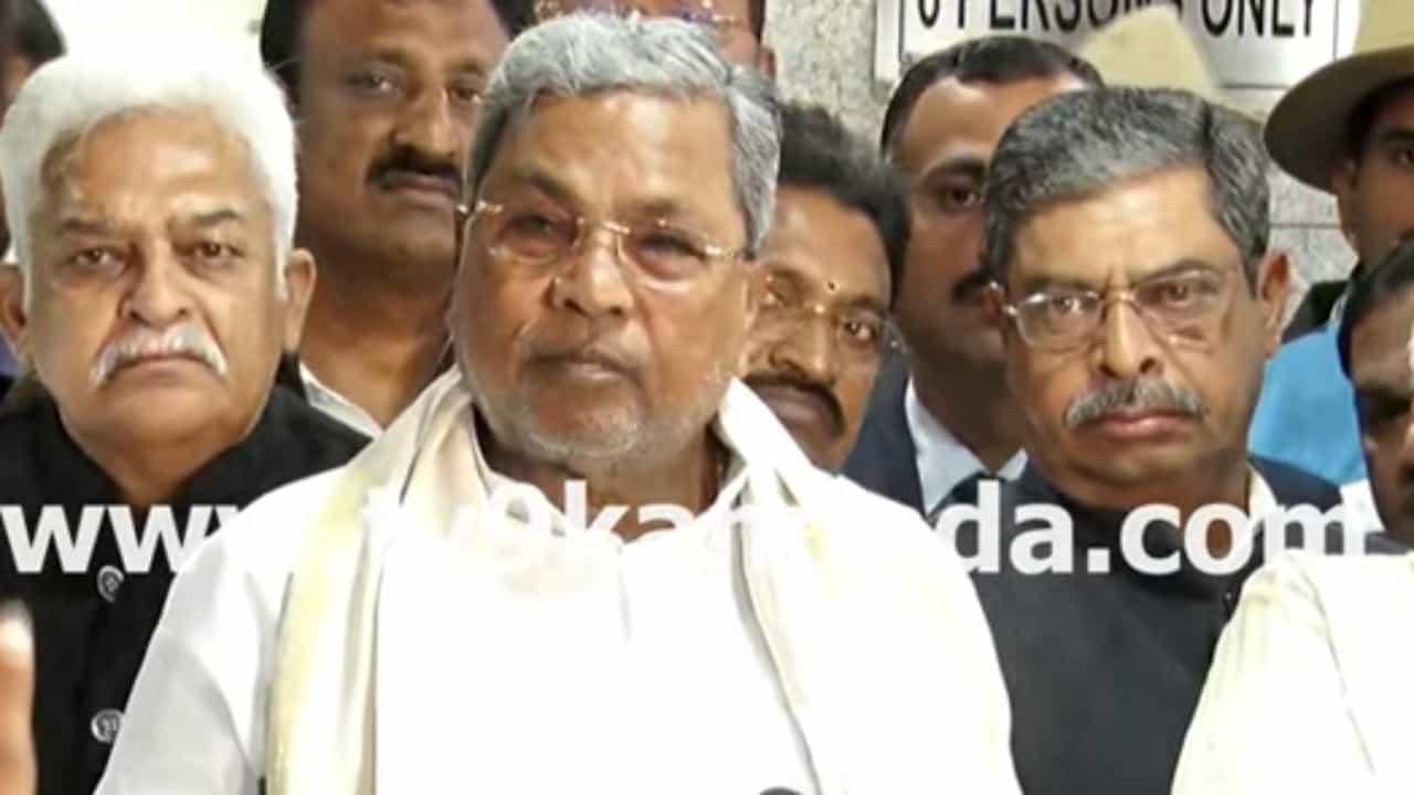 Chalo Delhi: ಬಜೆಟ್ ಬಳಿಕ ಶ್ವೇತಪತ್ರ ಹೊರಡಿಸುತ್ತೇವೆ: ದೆಹಲಿಯಲ್ಲಿ ಸಿಎಂ ಸಿದ್ದರಾಮಯ್ಯ ಘೋಷಣೆ Chalo Delhi: ಬಜೆಟ್ ಬಳಿಕ ಶ್ವೇತಪತ್ರ ಹೊರಡಿಸುತ್ತೇವೆ: ದೆಹಲಿಯಲ್ಲಿ ಸಿಎಂ ಸಿದ್ದರಾಮಯ್ಯ ಘೋಷಣೆ