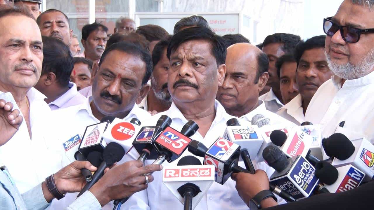 ಮಾಂಸದೂಟ ಮಾಡಿ ಸುತ್ತೂರು ಮಠಕ್ಕೆ ಭೇಟಿ: ಬಿಜೆಪಿಯವರು ಲಿವರ್ ಫ್ರೈ ಮಾಡಿ ಕೊಟ್ಟಿದ್ರಾ? ಮಹಾದೇವಪ್ಪ ಕಿಡಿ ಮಾಂಸದೂಟ ಮಾಡಿ ಸುತ್ತೂರು ಮಠಕ್ಕೆ ಭೇಟಿ: ಬಿಜೆಪಿಯವರು ಲಿವರ್ ಫ್ರೈ ಮಾಡಿ ಕೊಟ್ಟಿದ್ರಾ? ಮಹಾದೇವಪ್ಪ ಕಿಡಿ
