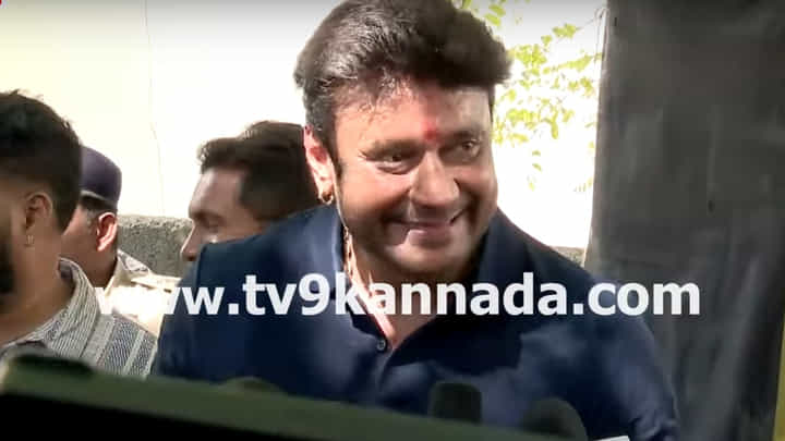 ಬರ್ತ್ಡೇ ದಿನ ಹೊಸ ಹೀರೋಗಳಿಗೆ ಕಿವಿಮಾತು ಹೇಳಿದ ನಟ ದರ್ಶನ್ ಬರ್ತ್ಡೇ ದಿನ ಹೊಸ ಹೀರೋಗಳಿಗೆ ಕಿವಿಮಾತು ಹೇಳಿದ ನಟ ದರ್ಶನ್