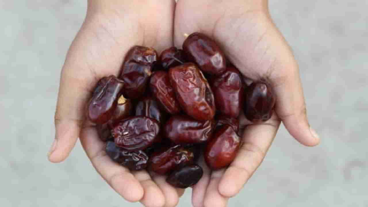 Dates Face Scrub: ಆರೋಗ್ಯಯುತ ಚರ್ಮಕ್ಕೆ ಖರ್ಜೂರವನ್ನು ಫೇಸ್​ ಸ್ಕ್ರಬ್ ಆಗಿ ಬಳಸಿ!