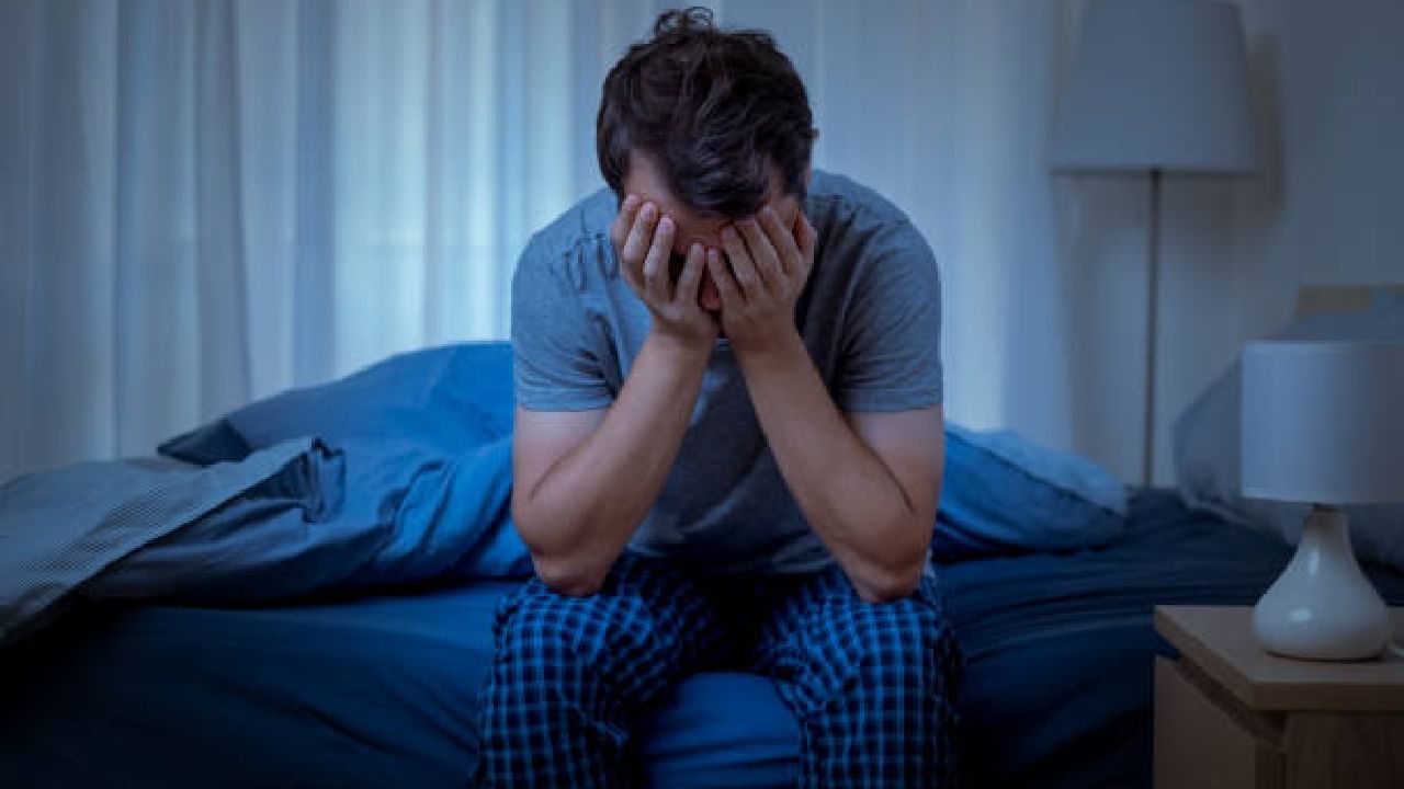 Depression: ಖಿನ್ನತೆಗೂ ದೇಹದ ಉಷ್ಣಾಂಶಕ್ಕೂ ಇದೆ ಸಂಬಂಧ; ಅಧ್ಯಯನದಲ್ಲಿ ಬಯಲು Depression: ಖಿನ್ನತೆಗೂ ದೇಹದ ಉಷ್ಣಾಂಶಕ್ಕೂ ಇದೆ ಸಂಬಂಧ; ಅಧ್ಯಯನದಲ್ಲಿ ಬಯಲು