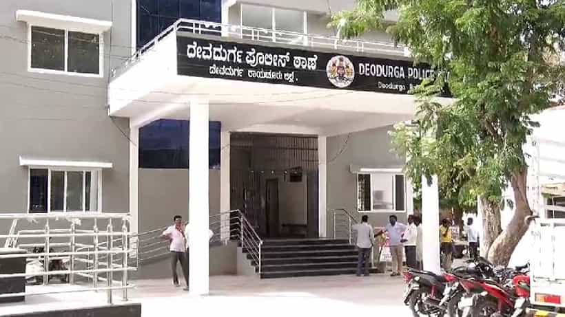 ಶಾಸಕಿ ಪುತ್ರ, ಪಿಎಯಿಂದ ಕಾನ್ಸ್ಟೇಬಲ್ ಮೇಲೆ ಹಲ್ಲೆ; ಸಹಿ ಆಂದೋಲನ ಶುರು ಮಾಡಿದ ಕಾನ್ಸ್ಟೇಬಲ್ಗಳು