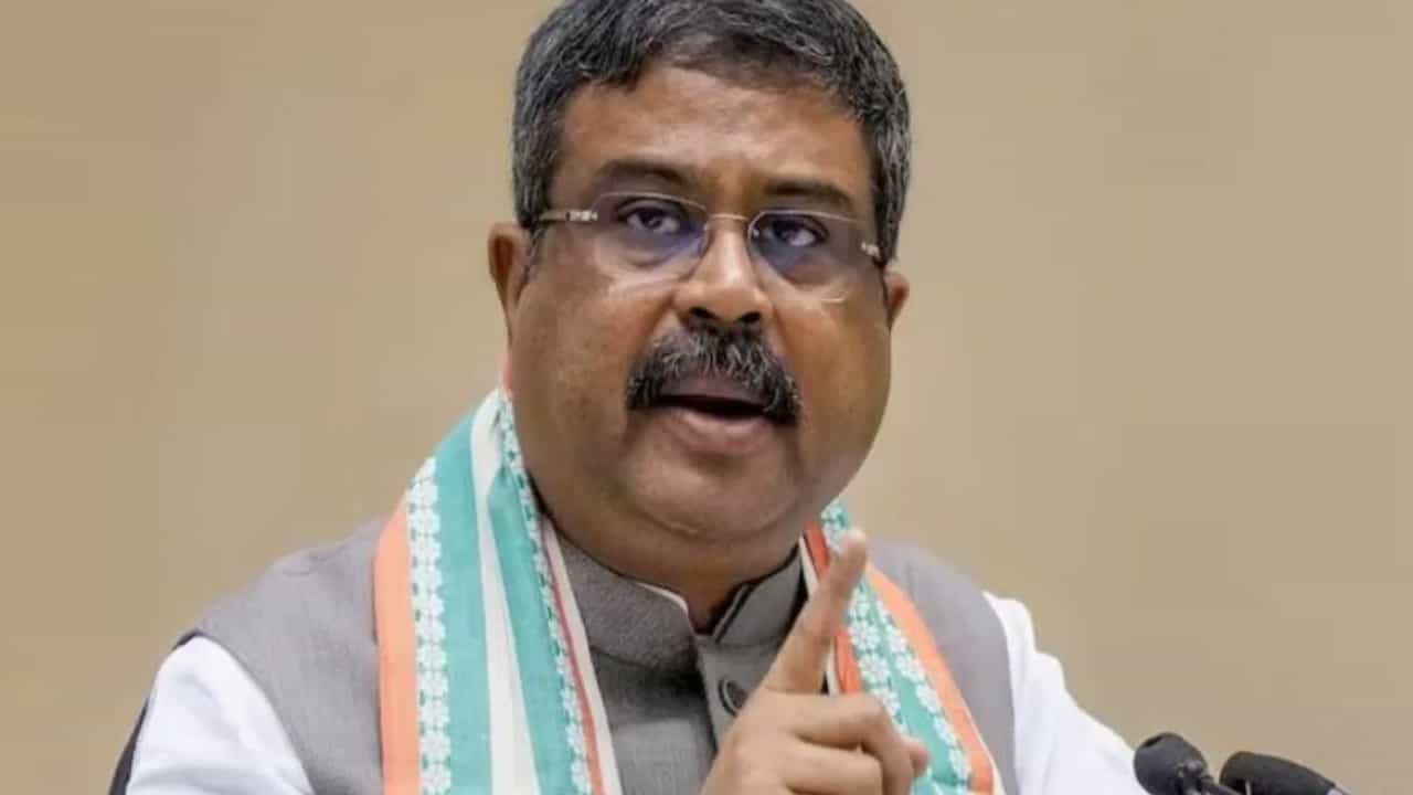 ಸ್ಕಿಲ್ ಇಂಡಿಯಾ ಮಿಷನ್ ಬಗ್ಗೆ ಟೀಕೆ ಮಾಡಿದ ಕಾಂಗ್ರೆಸ್ಗೆ ಧರ್ಮೇಂದ್ರ ಪ್ರಧಾನ್ ತಿರುಗೇಟು ಸ್ಕಿಲ್ ಇಂಡಿಯಾ ಮಿಷನ್ ಬಗ್ಗೆ ಟೀಕೆ ಮಾಡಿದ ಕಾಂಗ್ರೆಸ್ಗೆ ಧರ್ಮೇಂದ್ರ ಪ್ರಧಾನ್ ತಿರುಗೇಟು
