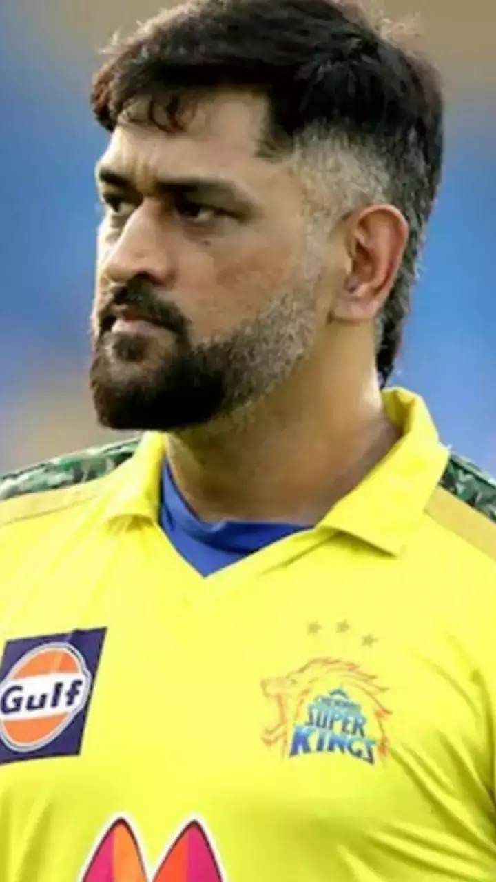 ಧೋನಿ ಫಿನಿಶರ್ ಆಗಿ ಕೆಳ ಕ್ರಮಾಂಕದಲ್ಲಿ ಬ್ಯಾಟ್ ಮಾಡುವವರು. ಇನ್ನಿಂಗ್ಸ್‌ನ ಕೊನೆಯ ಹಂತದಲ್ಲಿ ಬರುತ್ತಾರೆ. ಅವರು 250 ಪಂದ್ಯಗಳಲ್ಲಿ 24 ಅರ್ಧಶತಕಗಳೊಂದಿಗೆ 5082 ರನ್ ಗಳಿಸಿದ್ದಾರೆ.