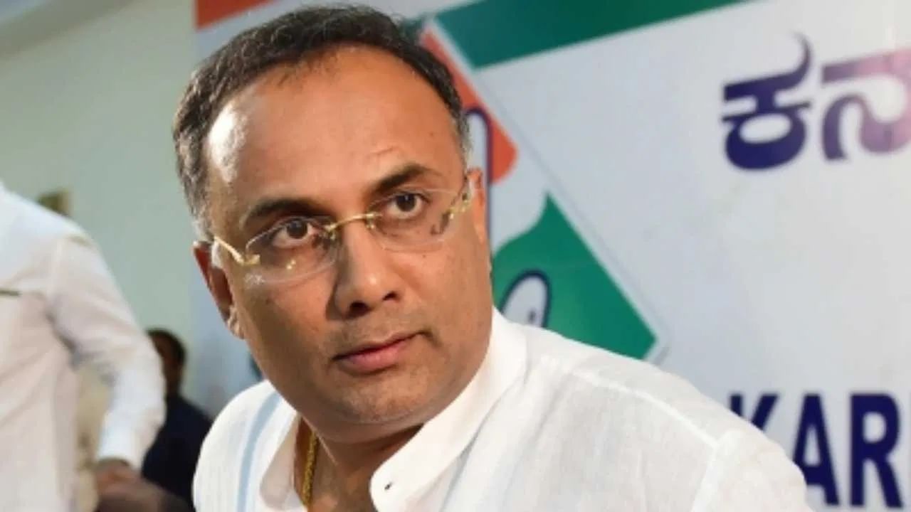 ಖಾಸಗಿ ಆಸ್ಪತ್ರೆಗಳ ಹೊರಗೆ ದರ ಪಟ್ಟಿ ಕಡ್ಡಾಯ, ತಪ್ಪಿದರೆ ಪರವಾನಗಿ ರದ್ದತಿಗೆ ಚಿಂತನೆ: ದಿನೇಶ್ ಗುಂಡೂರಾವ್ ಖಾಸಗಿ ಆಸ್ಪತ್ರೆಗಳ ಹೊರಗೆ ದರ ಪಟ್ಟಿ ಕಡ್ಡಾಯ, ತಪ್ಪಿದರೆ ಪರವಾನಗಿ ರದ್ದತಿಗೆ ಚಿಂತನೆ: ದಿನೇಶ್ ಗುಂಡೂರಾವ್