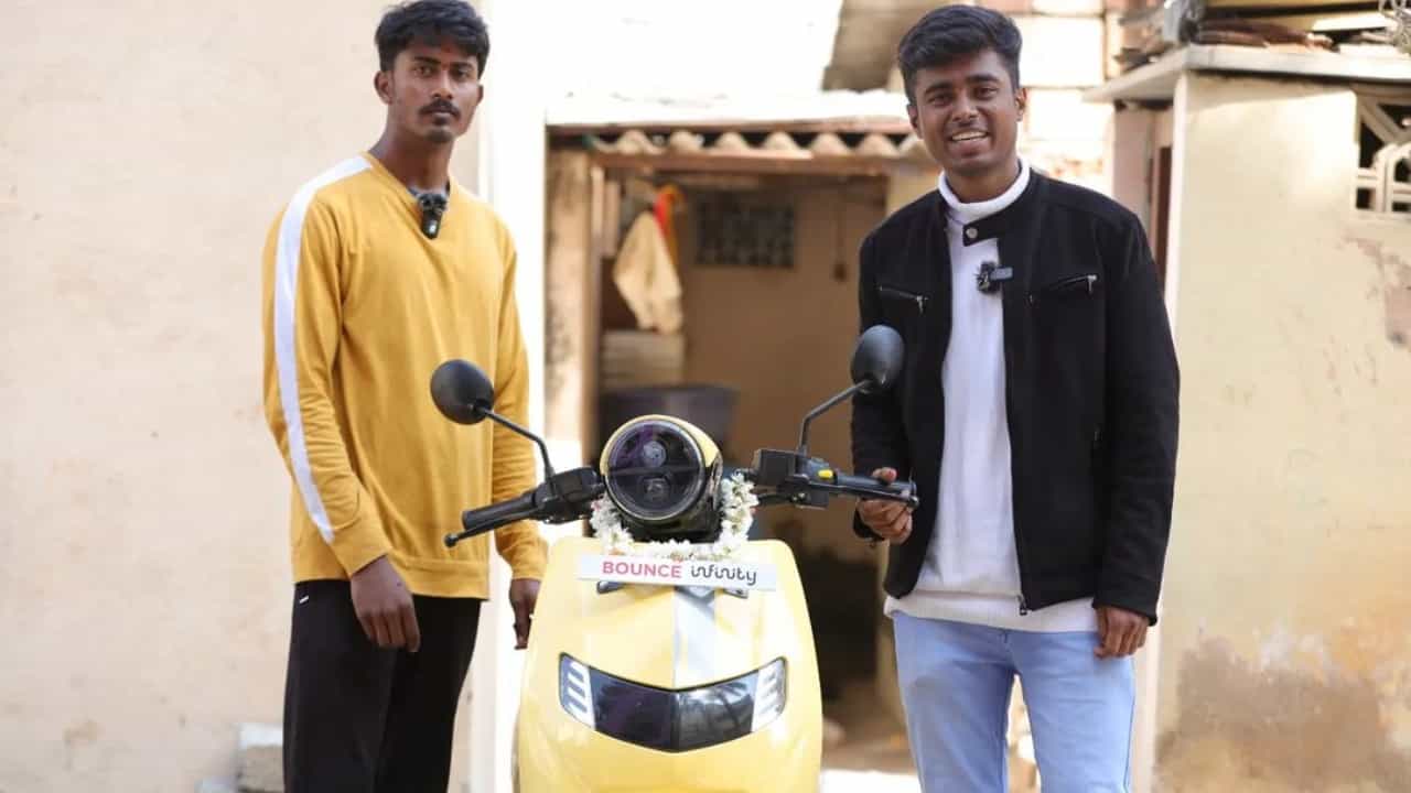 ಕೊಟ್ಟ ಮಾತಿನಂತೆ ಬಿಗ್ಬಾಸ್ನಲ್ಲಿ ಗೆದ್ದ ಬೈಕ್ ಅನ್ನು ದಾನ ಮಾಡಿದ ಡ್ರೋನ್ ಪ್ರತಾಪ್ ಕೊಟ್ಟ ಮಾತಿನಂತೆ ಬಿಗ್ಬಾಸ್ನಲ್ಲಿ ಗೆದ್ದ ಬೈಕ್ ಅನ್ನು ದಾನ ಮಾಡಿದ ಡ್ರೋನ್ ಪ್ರತಾಪ್