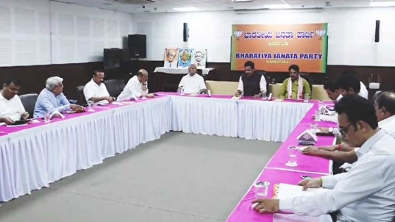 ಫೆ 7ರಂದು ದಿಲ್ಲಿಯಲ್ಲಿ ಕಾಂಗ್ರೆಸ್ ಪ್ರತಿಭಟನೆ: ಇದಕ್ಕೆ ಪ್ರತಿಯಾಗಿ ರಾಜ್ಯದಲ್ಲಿ ಸರ್ಕಾರ ವಿರುದ್ಧ ಪ್ರತಿಭಟನೆಗೆ ಬಿಜೆಪಿ ನಿರ್ಧಾರ ಫೆ 7ರಂದು ದಿಲ್ಲಿಯಲ್ಲಿ ಕಾಂಗ್ರೆಸ್ ಪ್ರತಿಭಟನೆ: ಇದಕ್ಕೆ ಪ್ರತಿಯಾಗಿ ರಾಜ್ಯದಲ್ಲಿ ಸರ್ಕಾರ ವಿರುದ್ಧ ಪ್ರತಿಭಟನೆಗೆ ಬಿಜೆಪಿ ನಿರ್ಧಾರ