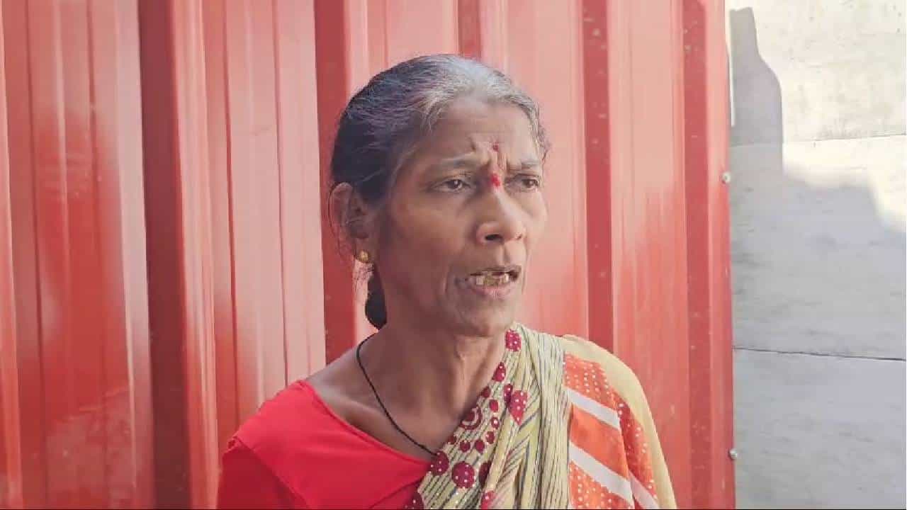 ಉತ್ತರ ಕನ್ನಡ: ಗೌರಿ ನಾಯ್ಕ್ಗೆ ಬಾವಿ ತೋಡಲು ಅನುಮತಿ ನೀಡಿದ ಜಿಲ್ಲಾಡಳಿತ ಉತ್ತರ ಕನ್ನಡ: ಗೌರಿ ನಾಯ್ಕ್ಗೆ ಬಾವಿ ತೋಡಲು ಅನುಮತಿ ನೀಡಿದ ಜಿಲ್ಲಾಡಳಿತ