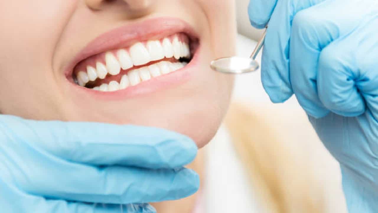 Gums Health: ಆರೋಗ್ಯವಾದ ಒಸಡಿಗೆ ಈ 10 ಅಭ್ಯಾಸ ರೂಢಿಸಿಕೊಳ್ಳಿ Gums Health: ಆರೋಗ್ಯವಾದ ಒಸಡಿಗೆ ಈ 10 ಅಭ್ಯಾಸ ರೂಢಿಸಿಕೊಳ್ಳಿ