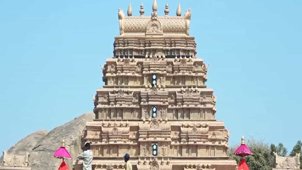 Hampi Utsav 2024: ಹಂಪಿ ಉತ್ಸವಕ್ಕೆ ಇಂದು ಸಿಎಂ ಸಿದ್ದರಾಮಯ್ಯ ಚಾಲನೆ: ಇಲ್ಲಿದೆ ಉತ್ಸವದ ವಿಶೇಷಗಳ ವಿವರ Hampi Utsav 2024: ಹಂಪಿ ಉತ್ಸವಕ್ಕೆ ಇಂದು ಸಿಎಂ ಸಿದ್ದರಾಮಯ್ಯ ಚಾಲನೆ: ಇಲ್ಲಿದೆ ಉತ್ಸವದ ವಿಶೇಷಗಳ ವಿವರ