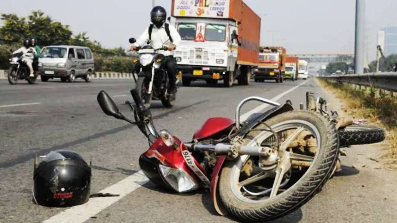 ಹಾವೇರಿಯಲ್ಲಿ ಭೀಕರ ರಸ್ತೆ ಅಪಘಾತ ಮೂವರ ಸಾವು; ಓರ್ವ ಮಗುವಿನ ಸ್ಥಿತಿ ಗಂಭೀರ ಹಾವೇರಿಯಲ್ಲಿ ಭೀಕರ ರಸ್ತೆ ಅಪಘಾತ ಮೂವರ ಸಾವು; ಓರ್ವ ಮಗುವಿನ ಸ್ಥಿತಿ ಗಂಭೀರ