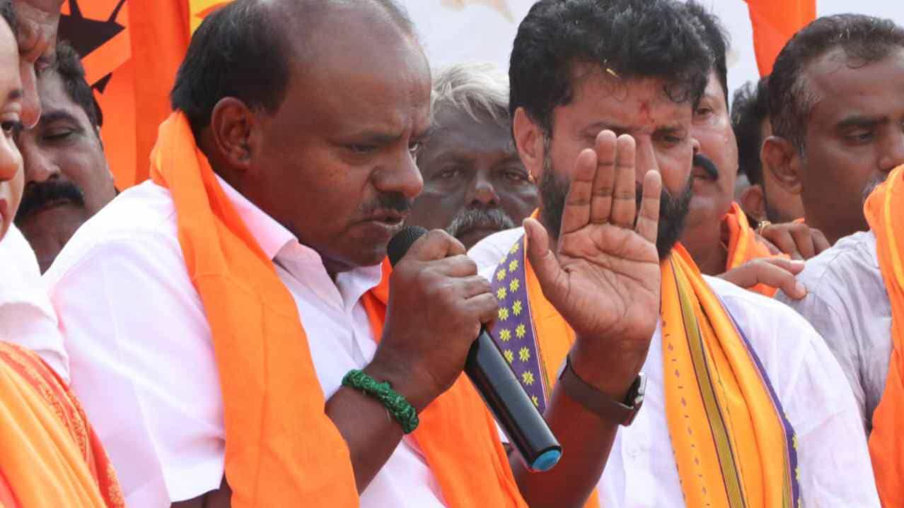 ಈ ಬಾರಿ ಲೋಕಸಭೆಗೆ ಕುಮಾರಸ್ವಾಮಿ ಸ್ಪರ್ಧಿಸುವ ಸುಳಿವು ನೀಡಿದ ದೇವೇಗೌಡ, ಯಾವ ಕ್ಷೇತ್ರದಿಂದ? ಈ ಬಾರಿ ಲೋಕಸಭೆಗೆ ಕುಮಾರಸ್ವಾಮಿ ಸ್ಪರ್ಧಿಸುವ ಸುಳಿವು ನೀಡಿದ ದೇವೇಗೌಡ, ಯಾವ ಕ್ಷೇತ್ರದಿಂದ?