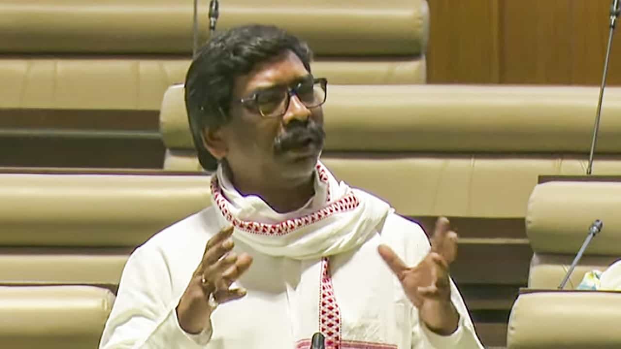 ಹೇಮಂತ್ ಸೊರೆನ್ ಮನೆಯಲ್ಲಿ ಪತ್ತೆಯಾದ ಬಿಎಂಡಬ್ಲ್ಯು ಕಾರು ಕಾಂಗ್ರೆಸ್ ಸಂಸದರದ್ದು: ಇಡಿ ಹೇಮಂತ್ ಸೊರೆನ್ ಮನೆಯಲ್ಲಿ ಪತ್ತೆಯಾದ ಬಿಎಂಡಬ್ಲ್ಯು ಕಾರು ಕಾಂಗ್ರೆಸ್ ಸಂಸದರದ್ದು: ಇಡಿ