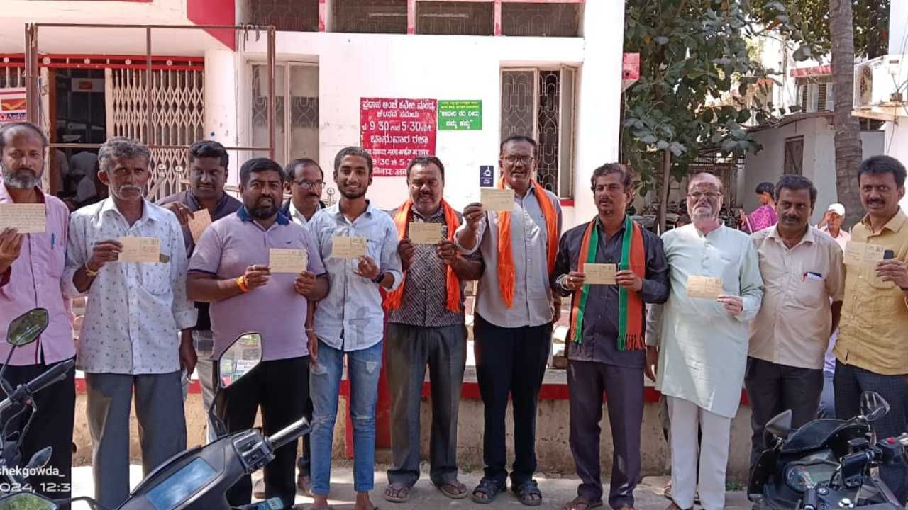 ರಾಮಲಲ್ಲಾ ಪ್ರಾಣ ಪ್ರತಿಷ್ಠಾಪನೆ ಹಿನ್ನೆಲೆ ಮಂಡ್ಯ ಬಿಜೆಪಿ ಕಾರ್ಯಕರ್ತರಿಂದ ಪ್ರಧಾನಿ ಮೋದಿಗೆ ಅಭಿನಂದನಾ ಪತ್ರ ರಾಮಲಲ್ಲಾ ಪ್ರಾಣ ಪ್ರತಿಷ್ಠಾಪನೆ ಹಿನ್ನೆಲೆ ಮಂಡ್ಯ ಬಿಜೆಪಿ ಕಾರ್ಯಕರ್ತರಿಂದ ಪ್ರಧಾನಿ ಮೋದಿಗೆ ಅಭಿನಂದನಾ ಪತ್ರ