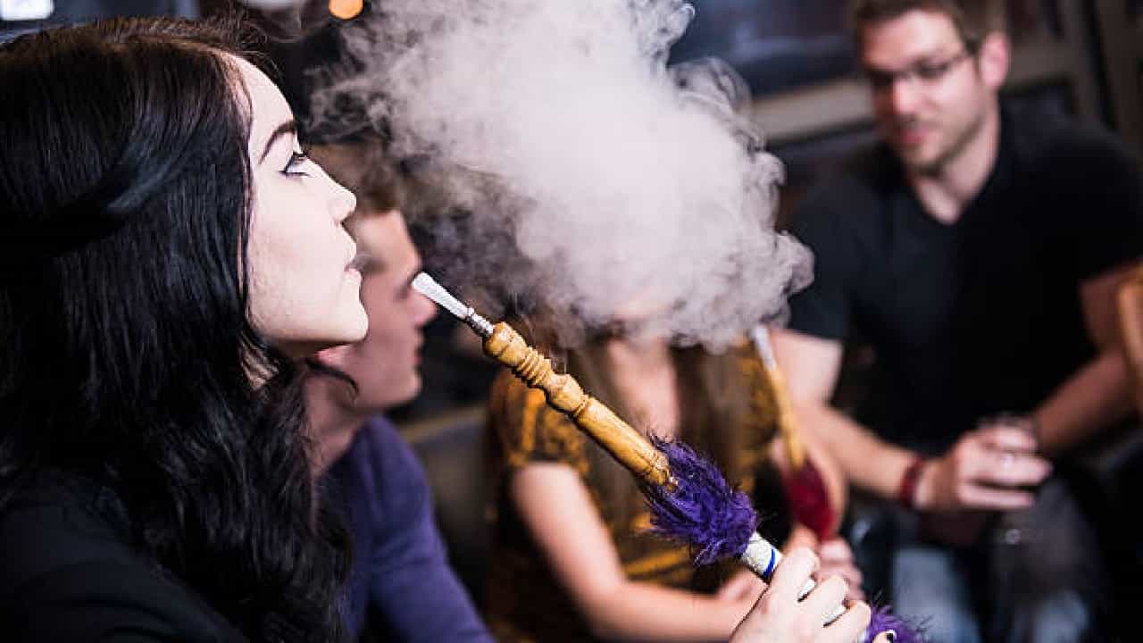 Hookah: ಕರ್ನಾಟಕದಲ್ಲಿ ಹುಕ್ಕಾ ನಿಷೇಧ; ಇದು ಸಿಗರೇಟ್ಗಿಂತ ಅಪಾಯಕಾರಿಯಾ? Hookah: ಕರ್ನಾಟಕದಲ್ಲಿ ಹುಕ್ಕಾ ನಿಷೇಧ; ಇದು ಸಿಗರೇಟ್ಗಿಂತ ಅಪಾಯಕಾರಿಯಾ?
