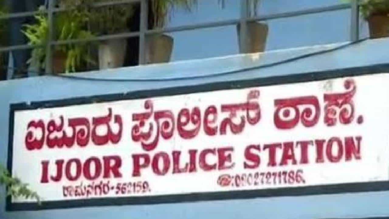 ಜ್ಞಾನವಾಪಿ ಮಸಿದಿ ತೀರ್ಪು: ವಾರಾಣಸಿ ಜಿಲ್ಲಾ ಕೋರ್ಟ್ನ ನ್ಯಾಯಾಧೀಶರ ವಿರುದ್ಧ ಅವಹೇಳನಕಾರಿ ಪೋಸ್ಟ್, ವಕೀಲ ಅರೆಸ್ಟ್ ಜ್ಞಾನವಾಪಿ ಮಸಿದಿ ತೀರ್ಪು: ವಾರಾಣಸಿ ಜಿಲ್ಲಾ ಕೋರ್ಟ್ನ ನ್ಯಾಯಾಧೀಶರ ವಿರುದ್ಧ ಅವಹೇಳನಕಾರಿ ಪೋಸ್ಟ್, ವಕೀಲ ಅರೆಸ್ಟ್
