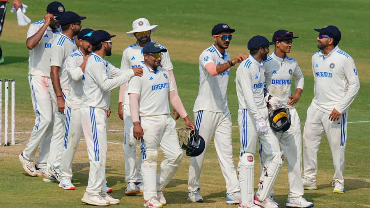 ಪ್ರಸ್ತುತ ಇಂಗ್ಲೆಂಡ್ ವಿರುದ್ಧ ಟೆಸ್ಟ್ ಸರಣಿಯನ್ನು ಆಡುತ್ತಿರುವ ಟೀಂ ಇಂಡಿಯಾ ಆ ನಂತರ 2024 ರ ಟಿ20 ವಿಶ್ವಕಪ್ನಲ್ಲಿ ಕಾಣಿಸಿಕೊಳ್ಳಲಿದೆ. ಆದರೆ ಈ ನಡುವೆ ಐಪಿಎಲ್ ಕೂಡ ನಡೆಯಲ್ಲಿದ್ದು, ವಿಶ್ವದ ದಿಗ್ಗಜ ಆಟಗಾರರು ಈ ಲೀಗ್ನಲ್ಲಿ ಕಾಣಿಸಿಕೊಳ್ಳಿದ್ದಾರೆ.