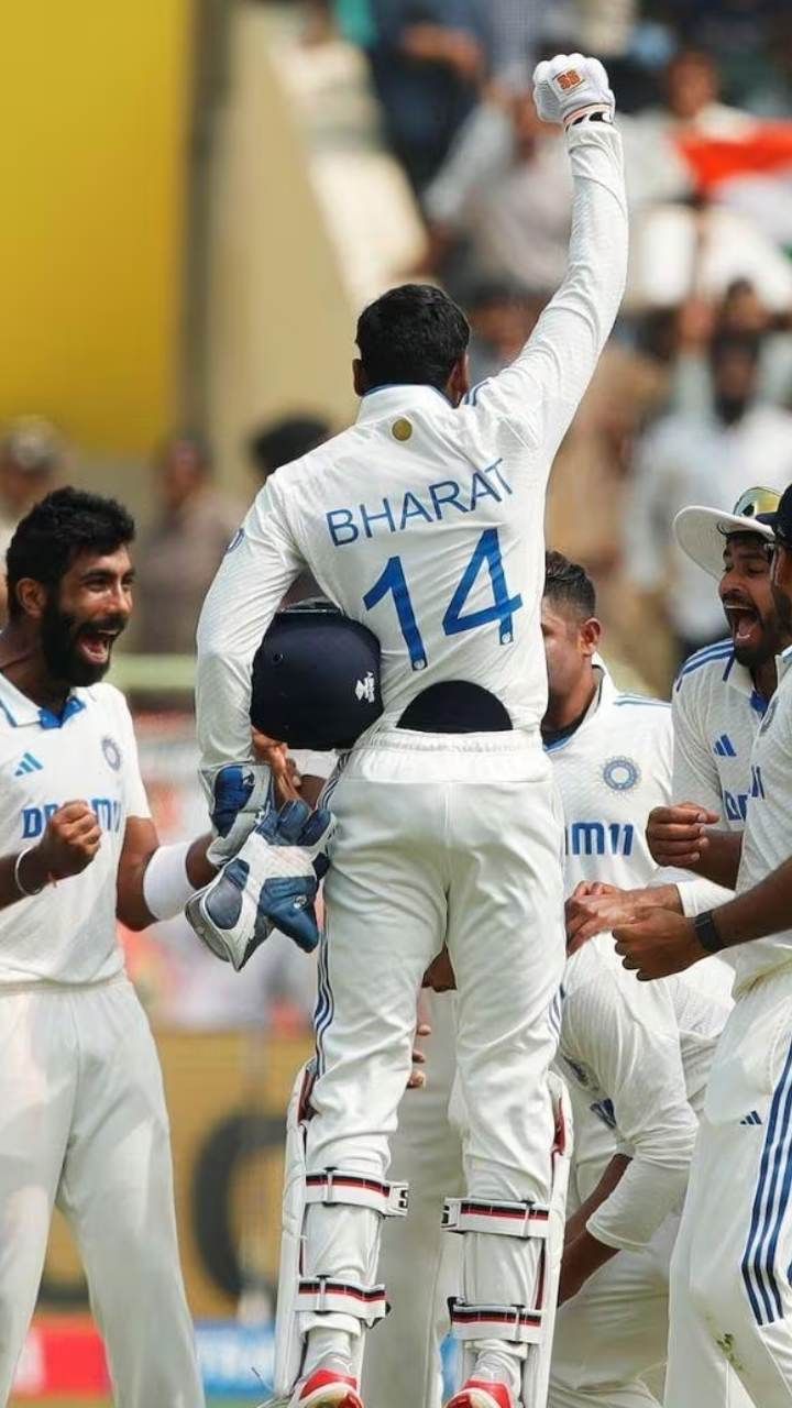 ಮೂರನೇ ಟೆಸ್ಟ್ ಪಂದ್ಯಕ್ಕೆ ಟೀಮ್ ಇಂಡಿಯಾ ನಾಲ್ಕು ಮಹತ್ವದ ಬದಲಾವಣೆ ಮಾಡಲಾಗಿದೆ. ಇಬ್ಬರು ಆಟಗಾರರು ಪದಾರ್ಪಣೆ ಮಾಡಿದ್ದಾರೆ.
