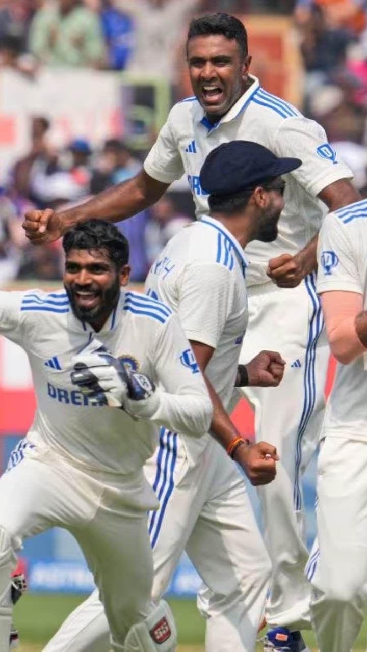 ಭಾರತ ಕ್ರಿಕೆಟ್ ತಂಡ ಸದ್ಯ ಇಂಗ್ಲೆಂಡ್ ವಿರುದ್ಧ ಟೆಸ್ಟ್ ಸರಣಿಯನ್ನು ಆಡುತ್ತಿದ್ದು, ಉಭಯ ತಂಡಗಳು 1-1 ಅಂಕಗಳ ಸಮಬಲ ಸಾಧಿಸಿದೆ.
