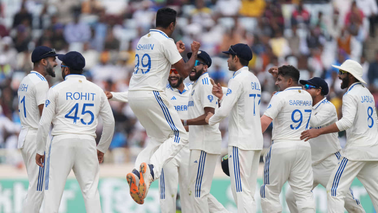 IND vs ENG: 145 ರನ್ಗಳಿಗೆ ಇಂಗ್ಲೆಂಡ್ ಆಲೌಟ್; ಭಾರತಕ್ಕೆ 192 ರನ್ಗಳ ಗೆಲುವಿನ ಗುರಿ IND vs ENG: 145 ರನ್ಗಳಿಗೆ ಇಂಗ್ಲೆಂಡ್ ಆಲೌಟ್; ಭಾರತಕ್ಕೆ 192 ರನ್ಗಳ ಗೆಲುವಿನ ಗುರಿ
