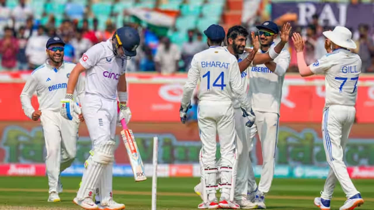 ಟೀಂ ಇಂಡಿಯಾ ಪ್ರಸ್ತುತ ಇಂಗ್ಲೆಂಡ್ ವಿರುದ್ಧ 5 ಪಂದ್ಯಗಳ ಟೆಸ್ಟ್ ಸರಣಿಯನ್ನು ತವರಿನಲ್ಲಿ ಆಡುತ್ತಿದೆ. ಸದ್ಯ ಮೊದಲೆರಡು ಪಂದ್ಯಗಳ ಬಳಿಕ ಸರಣಿ 1-1ರಲ್ಲಿ ಸಮಬಲಗೊಂಡಿದೆ. ಉಭಯ ತಂಡಗಳ ನಡುವಿನ ಮೂರನೇ ಟೆಸ್ಟ್ ಪಂದ್ಯ ಫೆ.15ರಿಂದ ಆರಂಭವಾಗಲಿದೆ.